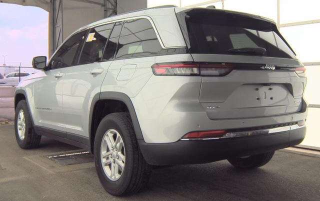 2023 Jeep Grand Cherokee Laredo 4x4