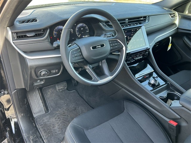 2025 Jeep Grand Cherokee GRAND CHEROKEE LAREDO X 4X4