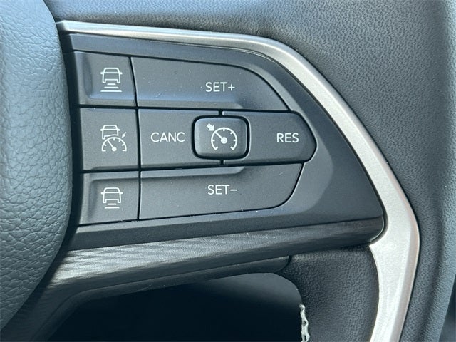 2025 Jeep Grand Cherokee GRAND CHEROKEE LAREDO X 4X4