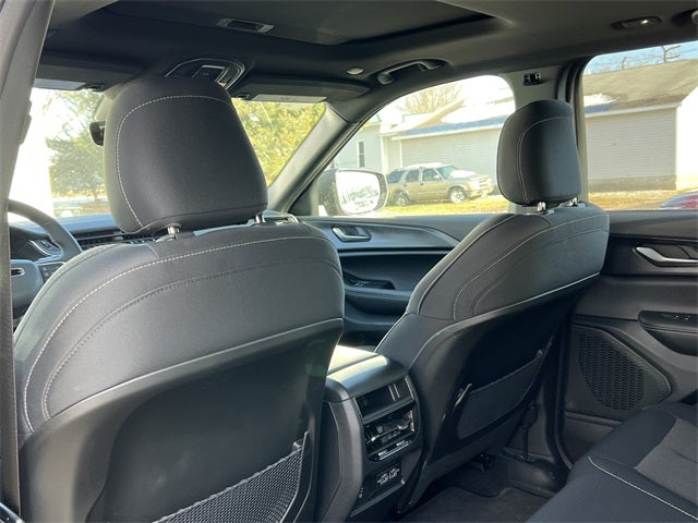 2025 Jeep Grand Cherokee GRAND CHEROKEE LAREDO X 4X4