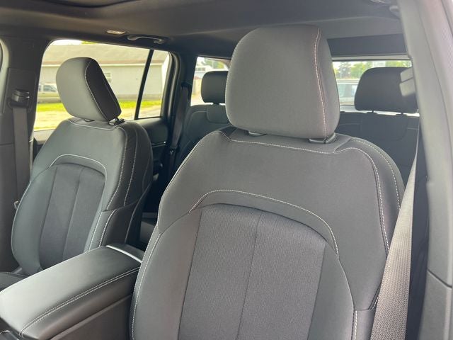 2027 Jeep Grand Cherokee GRAND CHEROKEE LAREDO X 4X4
