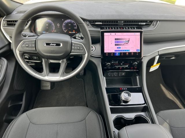 2027 Jeep Grand Cherokee GRAND CHEROKEE LAREDO X 4X4