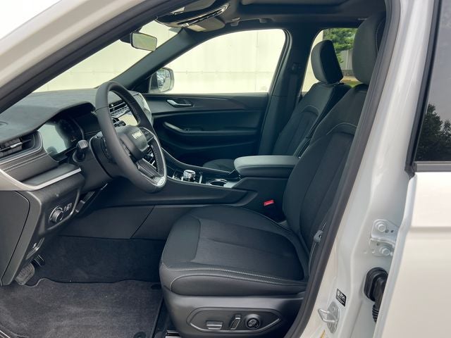 2027 Jeep Grand Cherokee GRAND CHEROKEE LAREDO X 4X4
