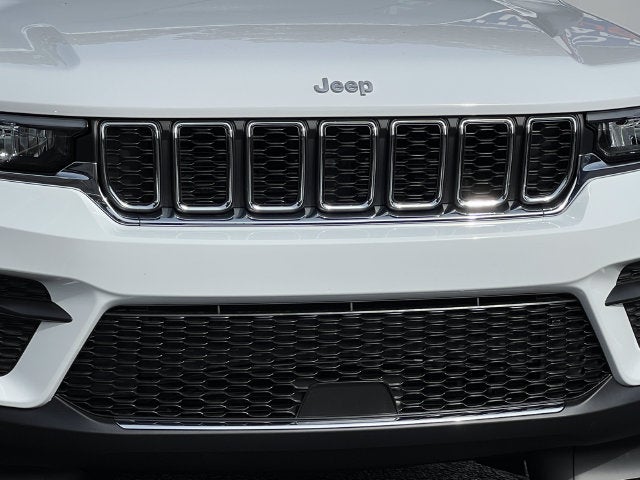 2027 Jeep Grand Cherokee GRAND CHEROKEE LAREDO X 4X4