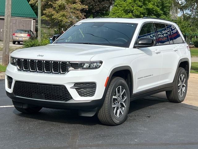 2027 Jeep Grand Cherokee GRAND CHEROKEE LAREDO X 4X4