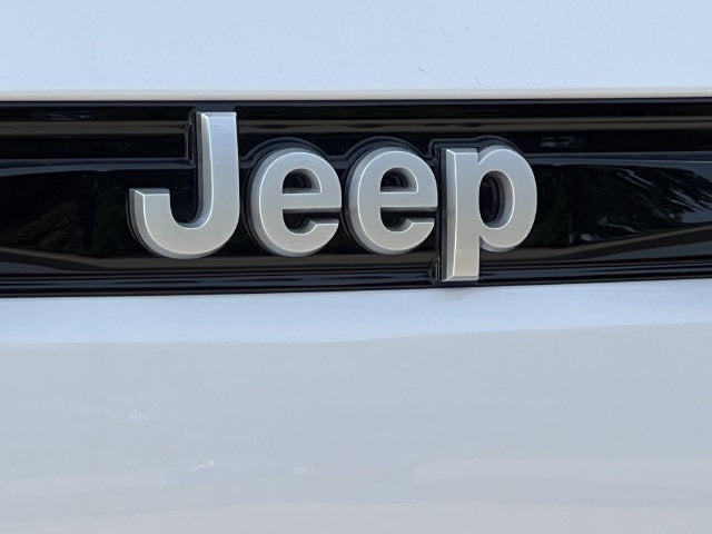 2027 Jeep Grand Cherokee GRAND CHEROKEE LAREDO X 4X4
