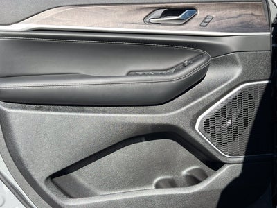2027 Jeep Grand Cherokee GRAND CHEROKEE LIMITED RESERVE 4X4