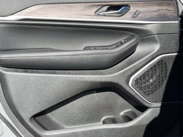 2027 Jeep Grand Cherokee GRAND CHEROKEE LIMITED RESERVE 4X4