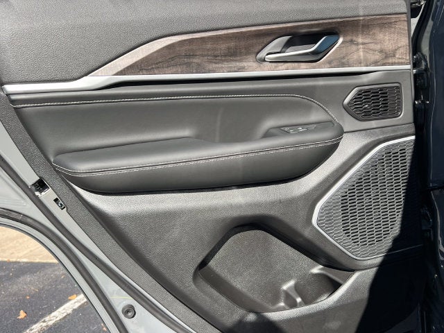 2027 Jeep Grand Cherokee GRAND CHEROKEE LIMITED RESERVE 4X4