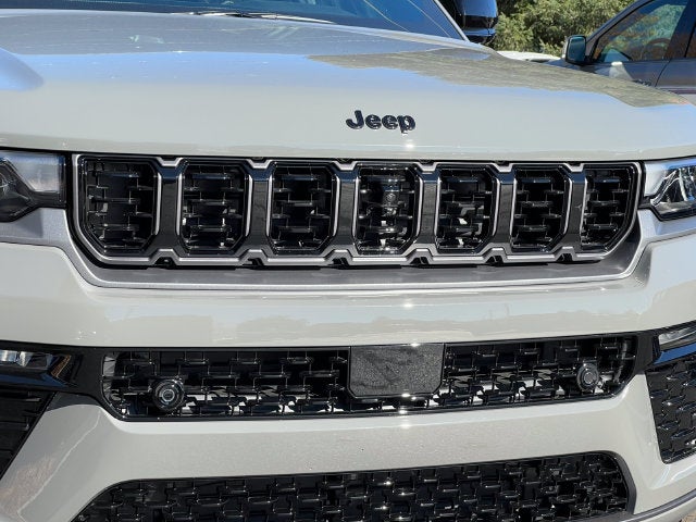 2027 Jeep Grand Cherokee GRAND CHEROKEE LIMITED RESERVE 4X4
