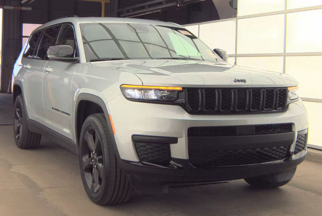 2024 Jeep Grand Cherokee L Altitude 4x4's photo