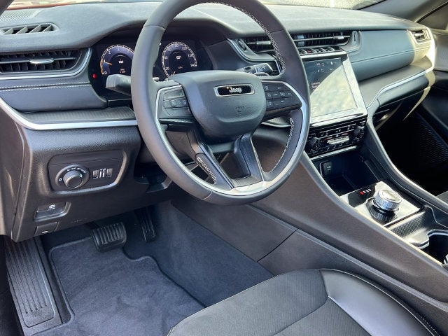 2025 Jeep Grand Cherokee L Altitude 4x4
