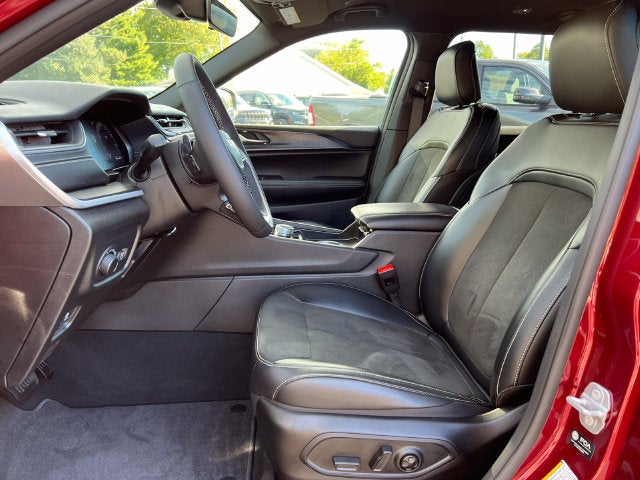 2025 Jeep Grand Cherokee L Altitude 4x4
