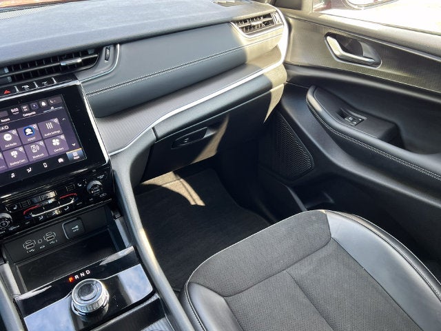 2025 Jeep Grand Cherokee L Altitude 4x4