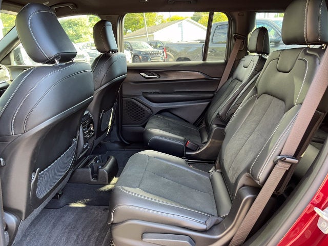 2025 Jeep Grand Cherokee L Altitude 4x4