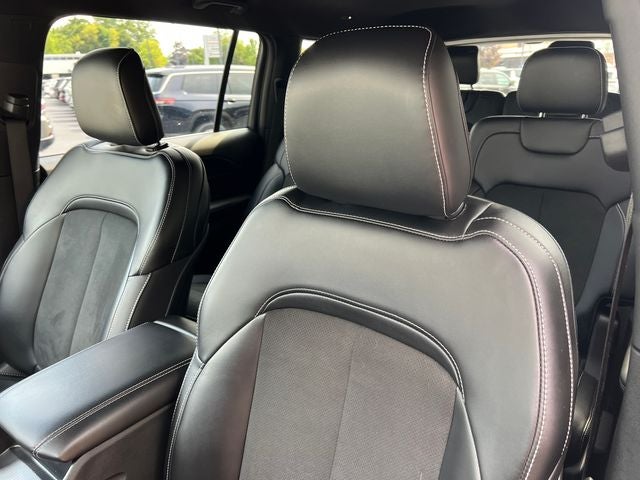 2025 Jeep Grand Cherokee L Altitude 4x4