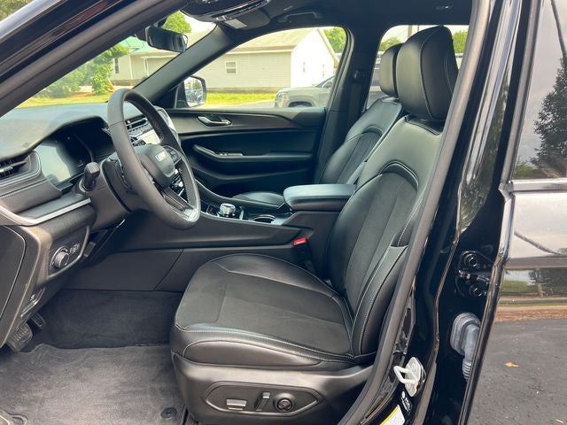 2025 Jeep Grand Cherokee L Altitude 4x4