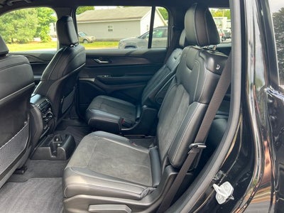 2025 Jeep Grand Cherokee L Altitude 4x4
