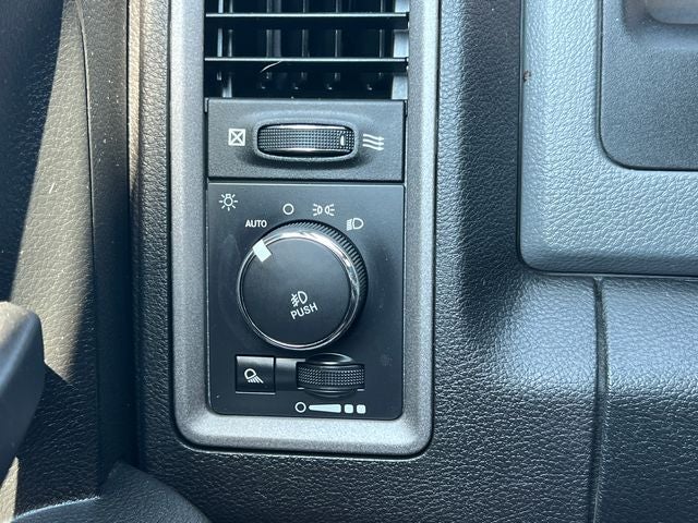 2018 RAM 1500 Express Quad Cab 4x4 6'4' Box
