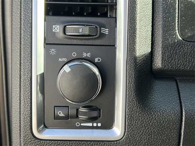 2024 RAM 1500 Classic Warlock Crew Cab 4x4 5'7' Box