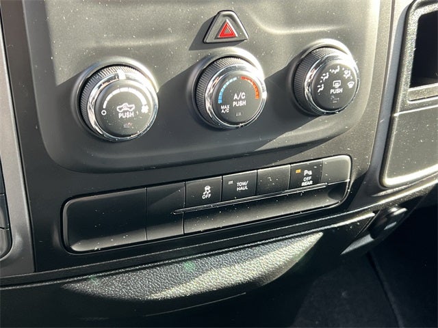 2024 RAM 1500 Classic Warlock Crew Cab 4x4 5'7' Box