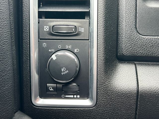 2024 RAM 1500 Classic Warlock Crew Cab 4x4 5'7' Box