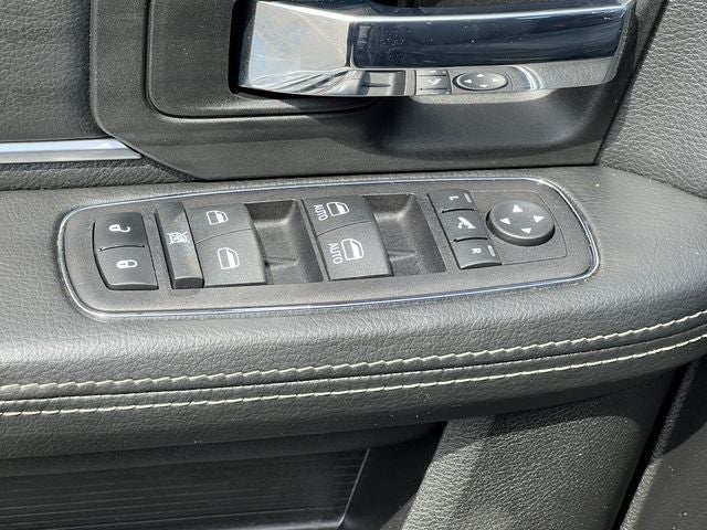 2024 RAM 1500 Classic Warlock Crew Cab 4x4 5'7' Box