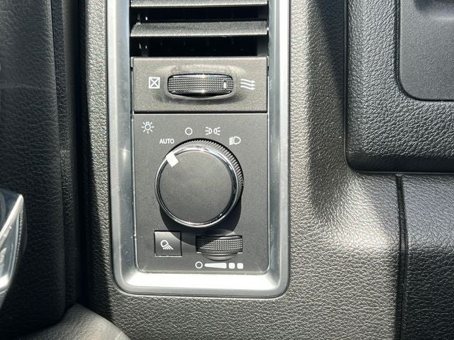 2024 RAM 1500 Classic Warlock Crew Cab 4x4 5'7' Box