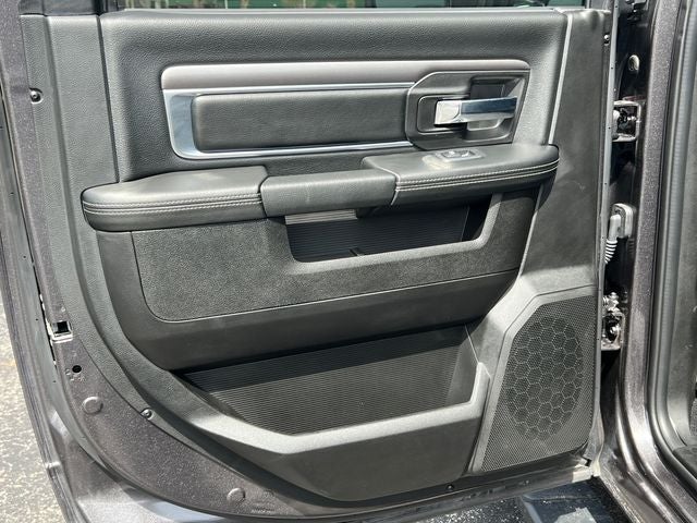 2024 RAM 1500 Classic Warlock Crew Cab 4x4 5'7' Box