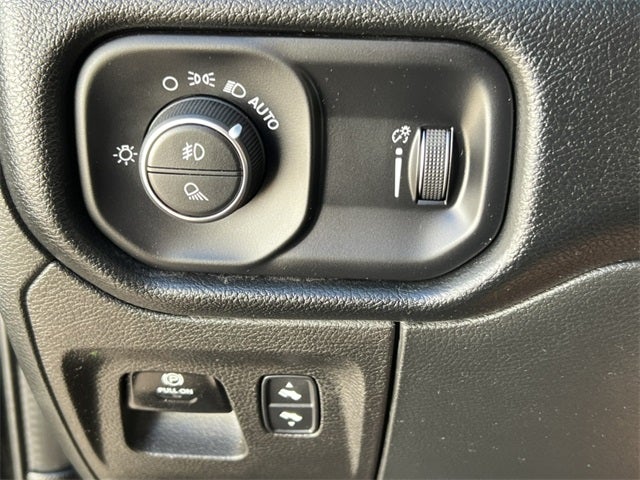 2022 RAM 1500 Big Horn Quad Cab 4x4 6'4' Box