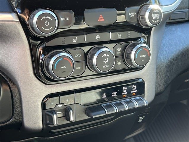 2022 RAM 1500 Big Horn Quad Cab 4x4 6'4' Box