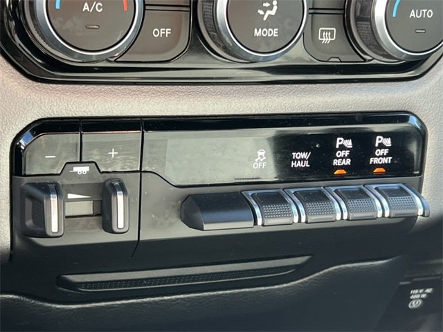 2022 RAM 1500 Big Horn Quad Cab 4x4 6'4' Box