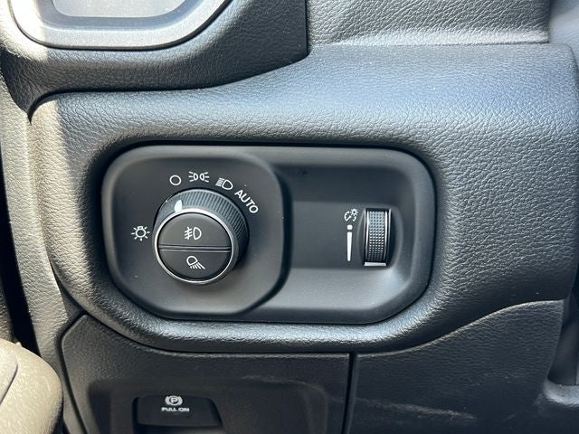 2025 RAM 1500 Tradesman Quad Cab 4x4 6'4' Box