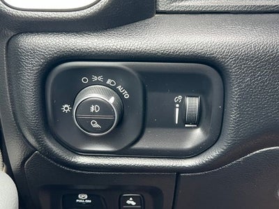 2020 RAM 1500 Big Horn Crew Cab 4x4 5'7' Box