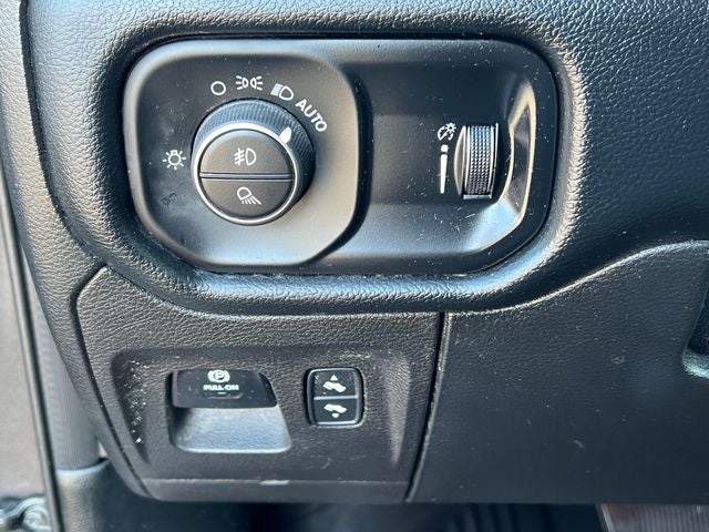 2021 RAM 1500 Big Horn Crew Cab 4x4 5'7' Box