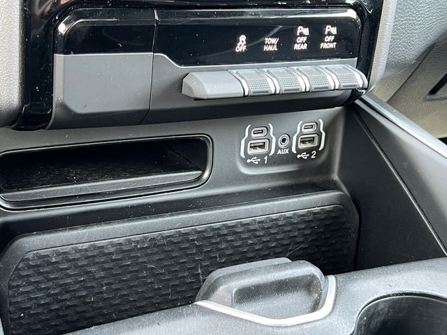 2023 RAM 1500 Big Horn Crew Cab 4x4 5'7' Box