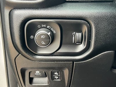 2022 RAM 1500 Big Horn Crew Cab 4x4 5'7' Box