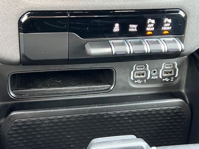 2023 RAM 1500 Big Horn Crew Cab 4x4 5'7' Box