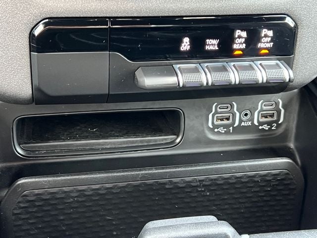 2023 RAM 1500 Big Horn Crew Cab 4x4 5'7' Box