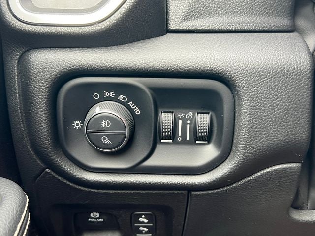 2022 RAM 1500 Laramie Crew Cab 4x4 6'4' Box
