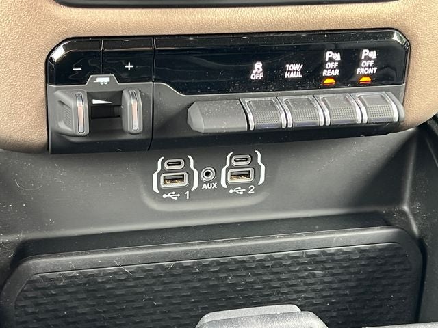 2022 RAM 1500 Laramie Crew Cab 4x4 6'4' Box