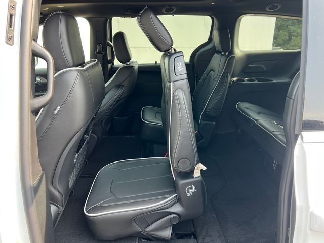 2027 Chrysler Pacifica PACIFICA LIMITED