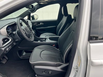 2027 Chrysler Pacifica PACIFICA LIMITED