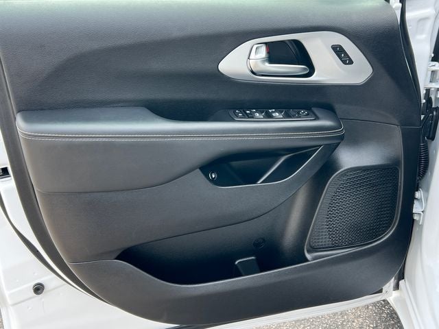 2024 Chrysler Pacifica Hybrid S Appearance Pkg
