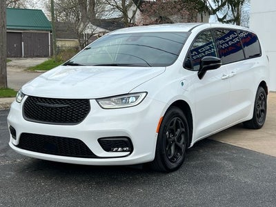 2024 Chrysler Pacifica Hybrid S Appearance Pkg