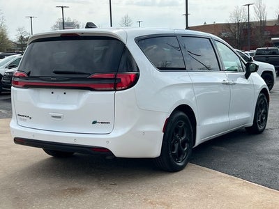 2024 Chrysler Pacifica Hybrid S Appearance Pkg