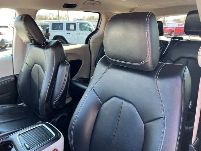 2024 Chrysler Pacifica Hybrid Select