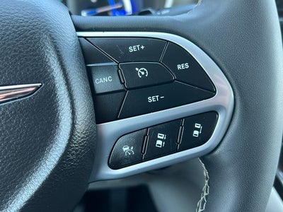 2024 Chrysler Pacifica Hybrid Select