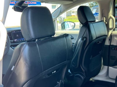 2024 Chrysler Pacifica Hybrid Select