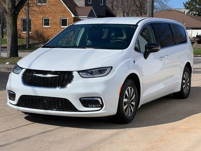 2024 Chrysler Pacifica Hybrid Select